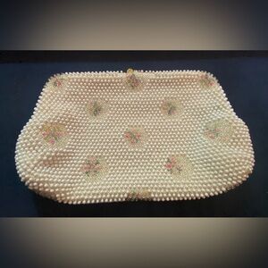 Vintage 50s Lumured Small White & Floral Corde Bead Evening Bag Purse Kiss Clasp
